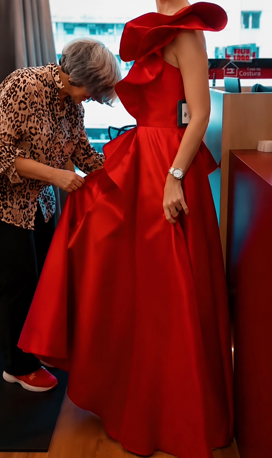 Ajuste de vestido de festa na Casa da Costura